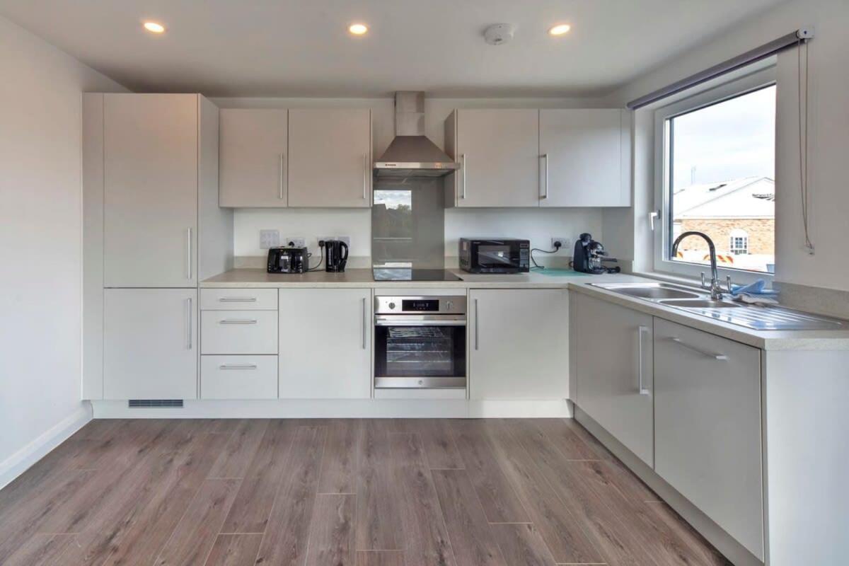Lovely 1 Bedroom Apartment In Ashford 애슈퍼드 외부 사진