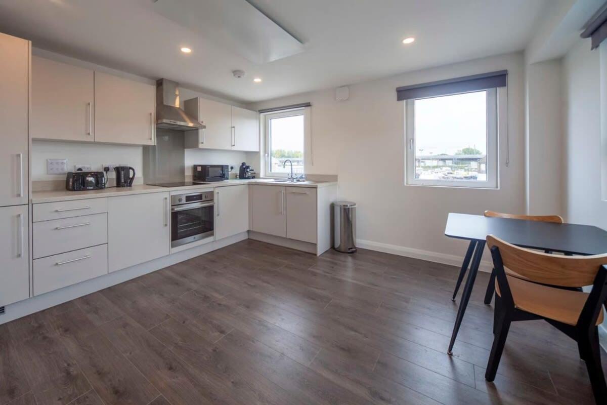 Lovely 1 Bedroom Apartment In Ashford 애슈퍼드 외부 사진